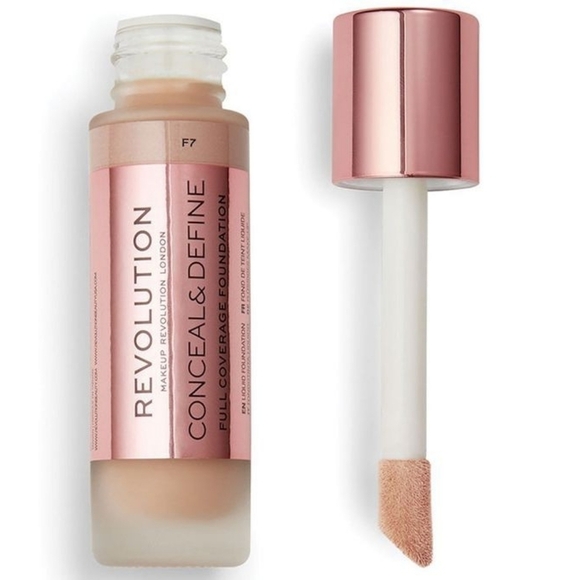 Makeup Revolution Conceal and Define Foundation, Full Coverage & Matte Finish.🌴 - Picture 3 of 11